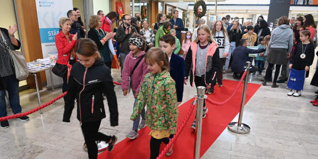 Roter Teppich für die OGV Kinder. (HCW)