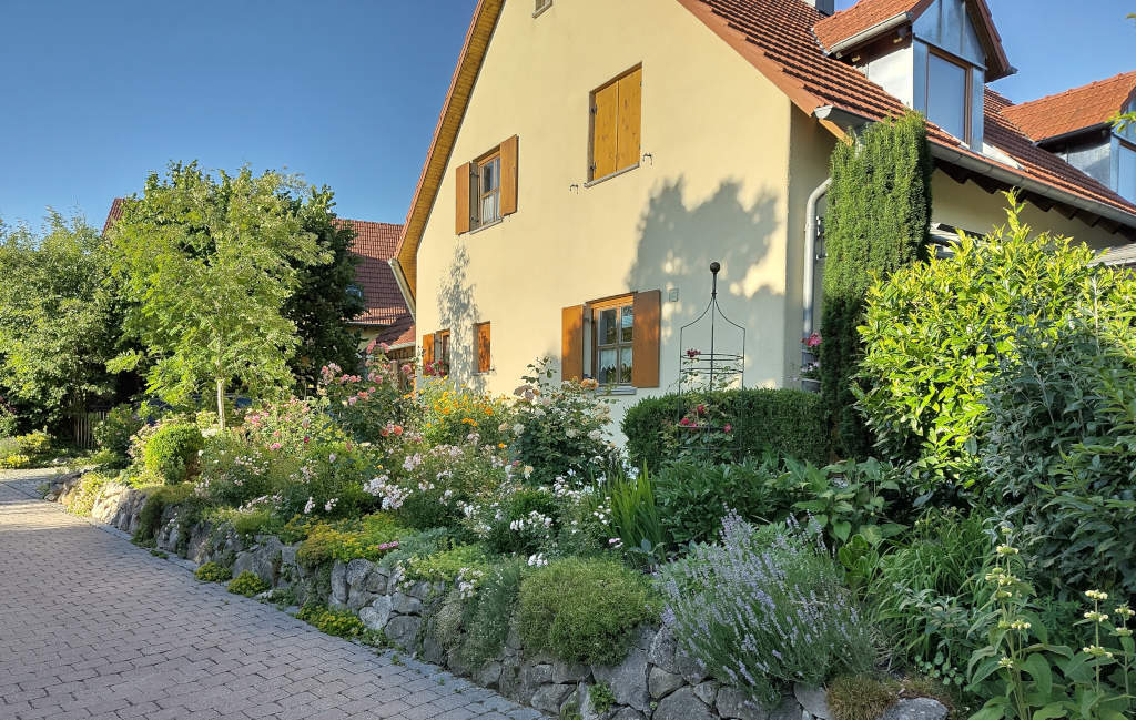 der Vorgarten, einladend und harmonisch