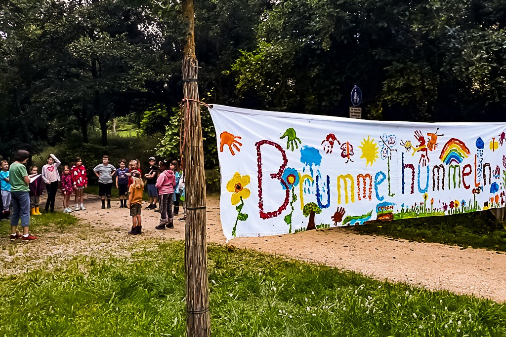 Kindergruppe Brummelhummeln (Juli 2024): Forschen und tümpeln im Metzenbach – Foto 1 von 20