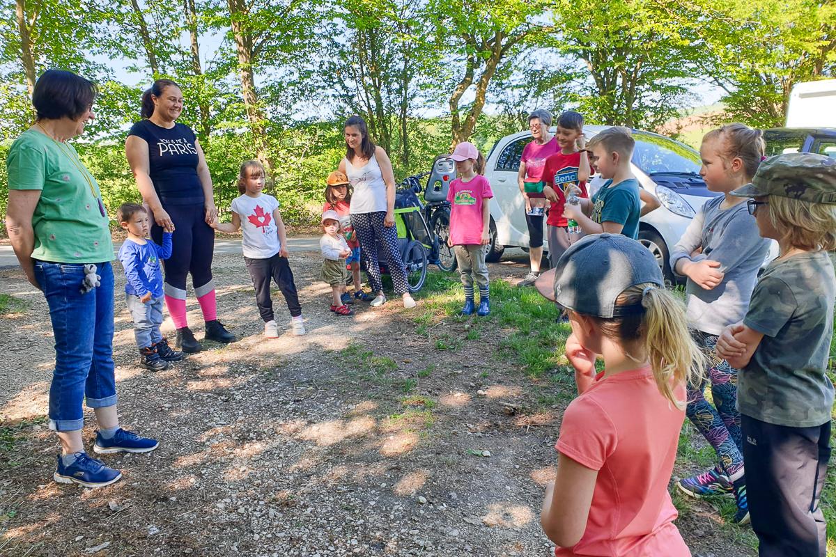 Kindergruppe Brummelhummeln (Mai 2026): Streuobstwiese und Friedhof: Tiere und Pflanzen entdecken – Foto 1 von 15